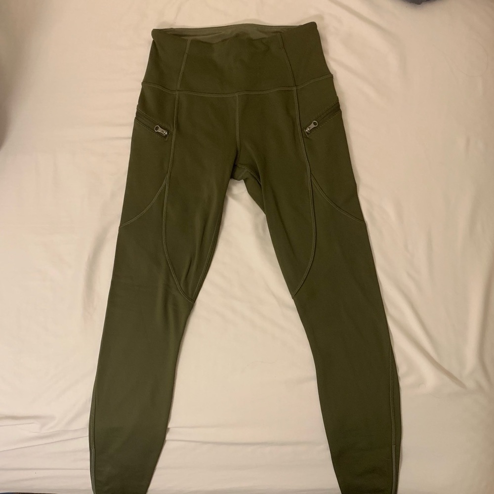 Barely worn green lululemon leggings